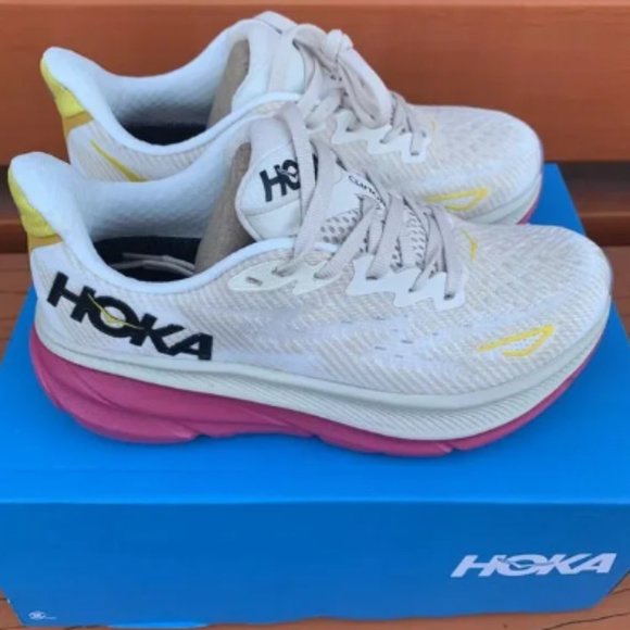 Hoka Shoes - NEW Hoka Women’s Clifton 9 Pink